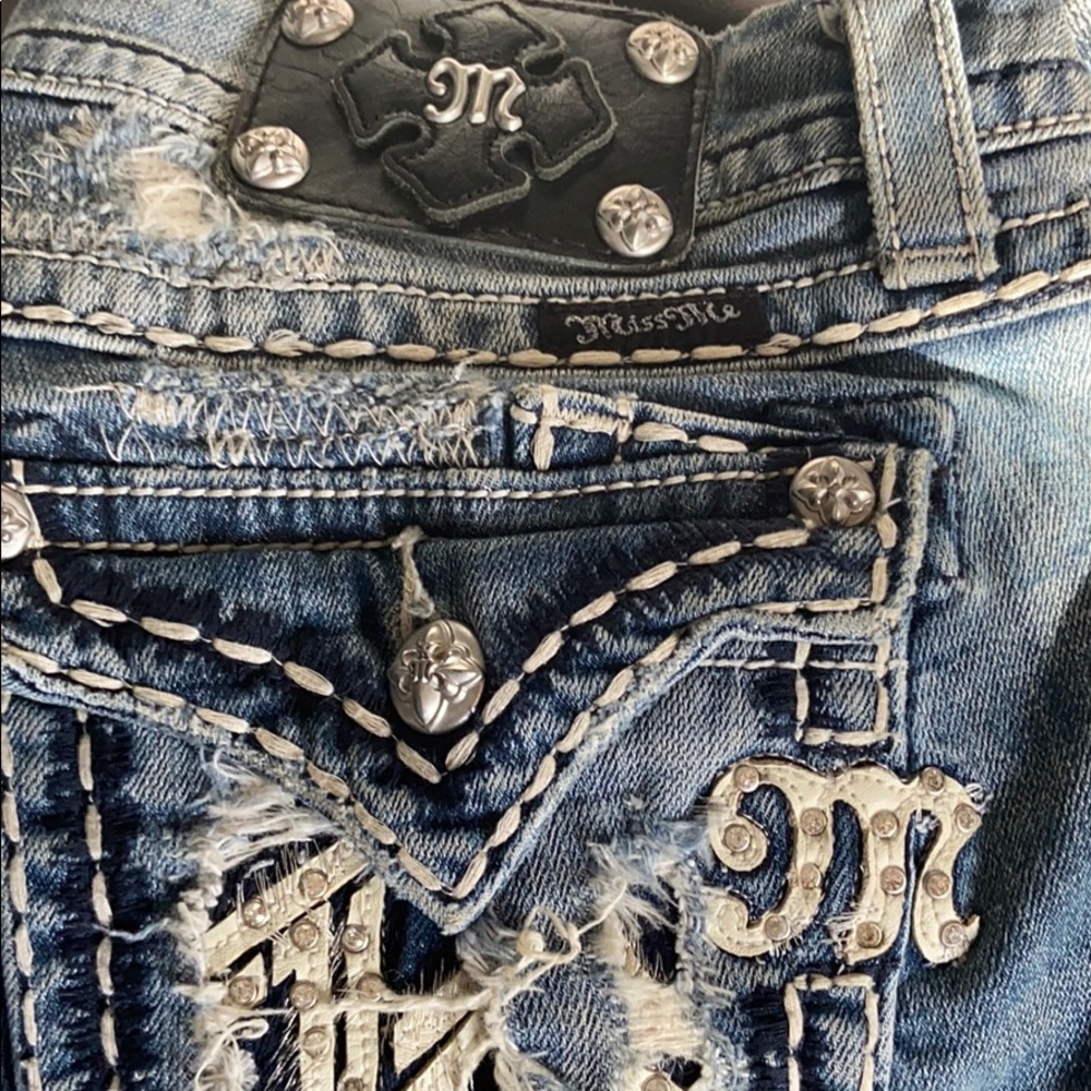 Womens Miss Me Bling Capri Pants